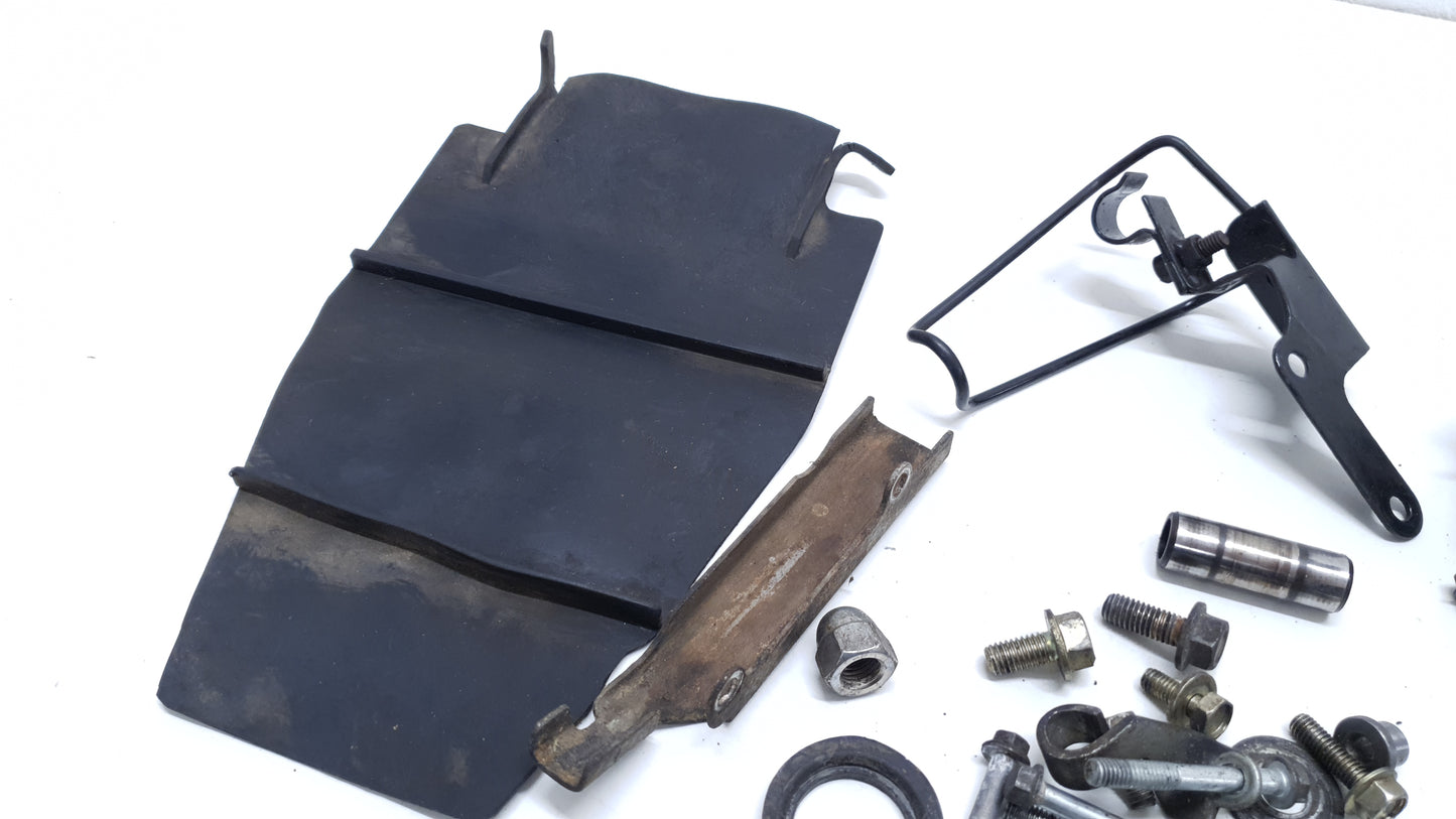 Kit visserie & diverses pièces Yamaha YBR 125 2006 n°2