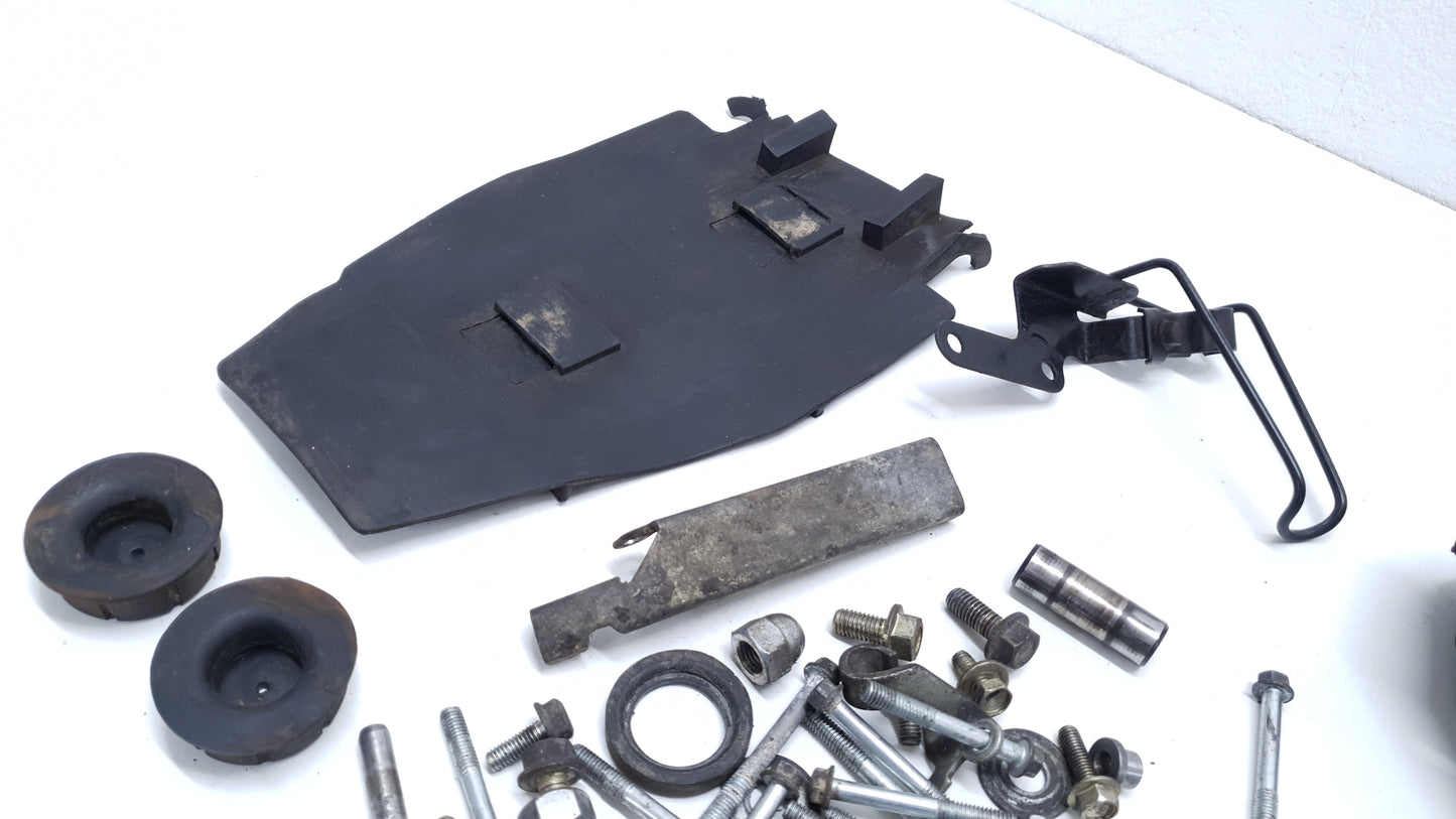 Kit visserie & diverses pièces Yamaha YBR 125 2006 n°2