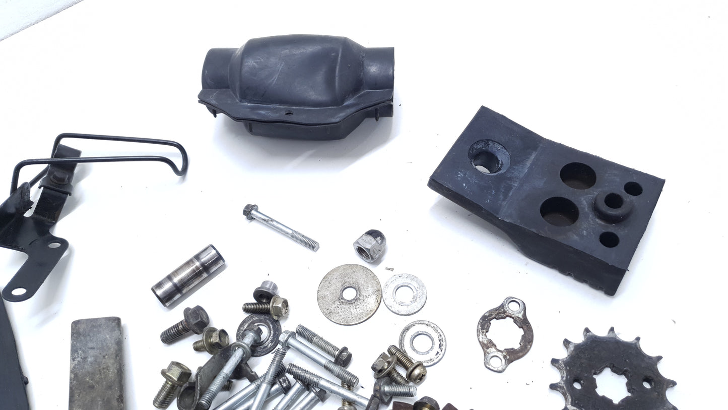 Kit visserie & diverses pièces Yamaha YBR 125 2006 n°2