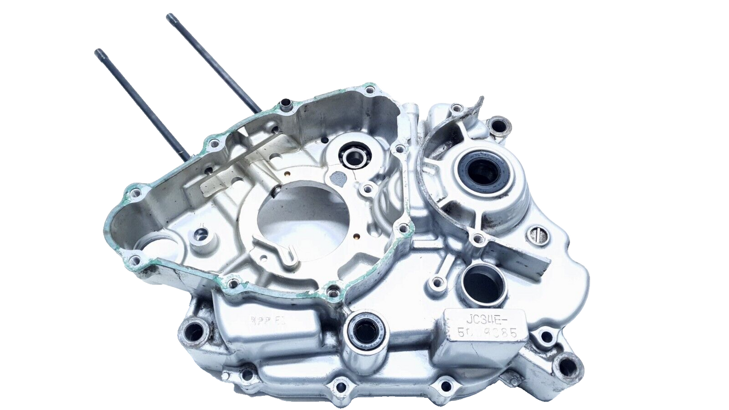 Carter moteur central gauche Honda CBR 125 2004 n°2 Réf : 11200-KTY-D30