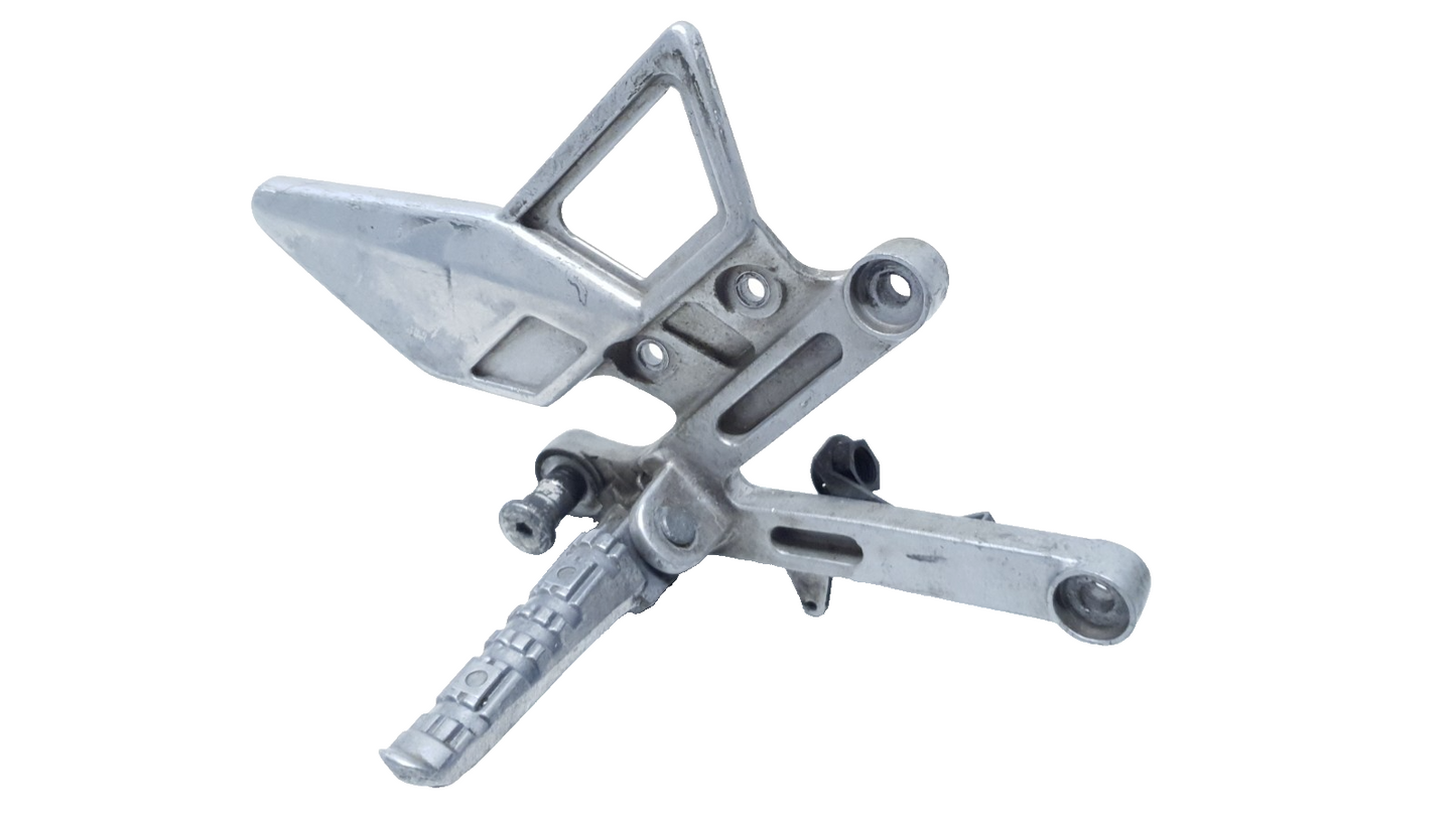 Repose-pied avant gauche Yamaha TZR 50 2008 n°4 Réf : 5WXF744300LK