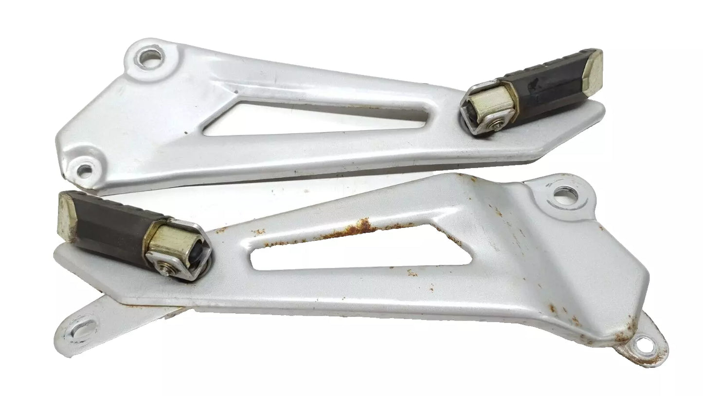Cales pieds arrière Yamaha YBR 125 2010 Réf : 3D9-F7462-00