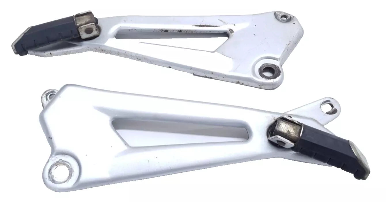 Repose-pieds arrière Yamaha YBR 125 2006 n°2 Réf : 5VL-F7462-00-00