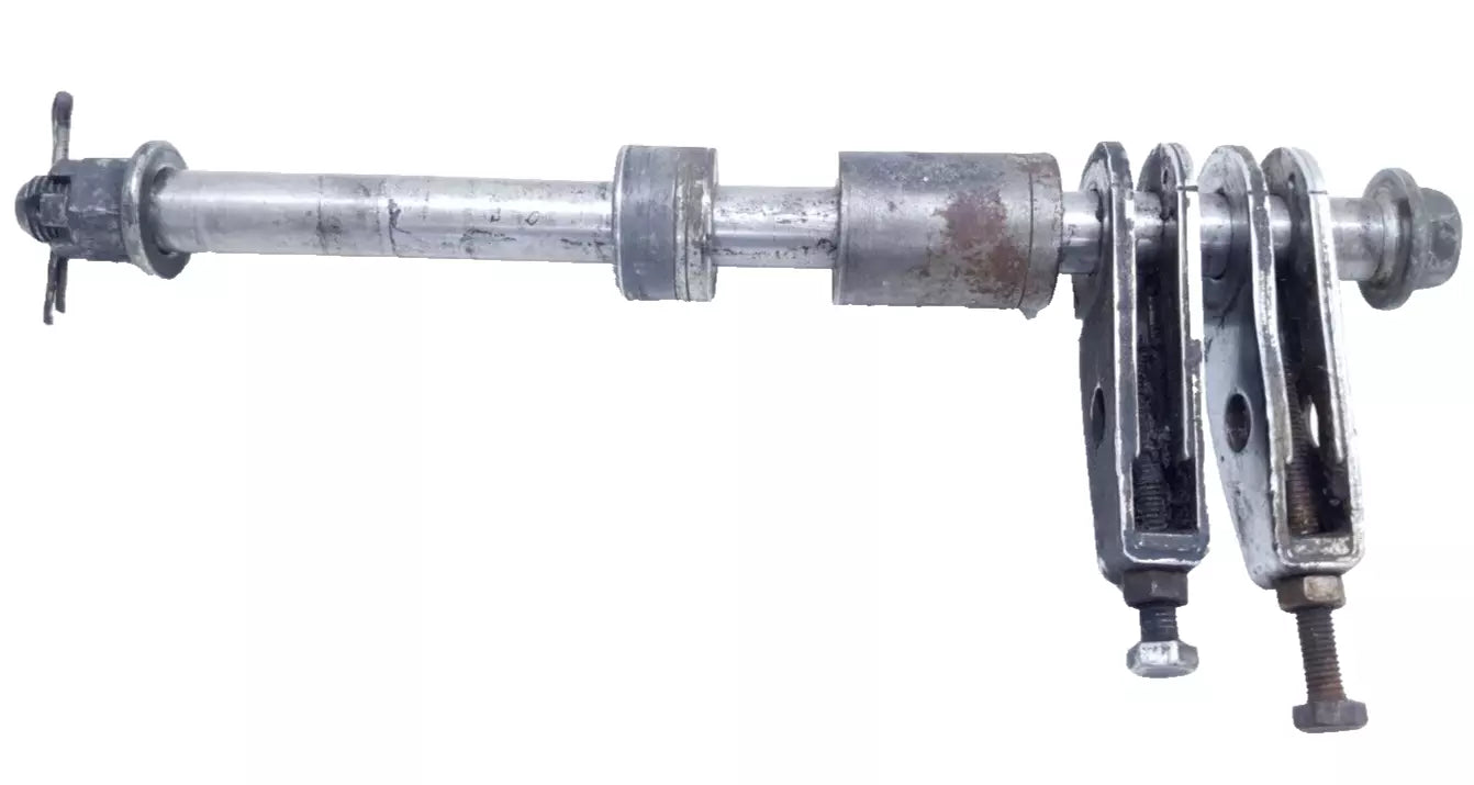 Axe de roue arrière Honda CM 125 T 1978 n°4 Réf 42301-304-972