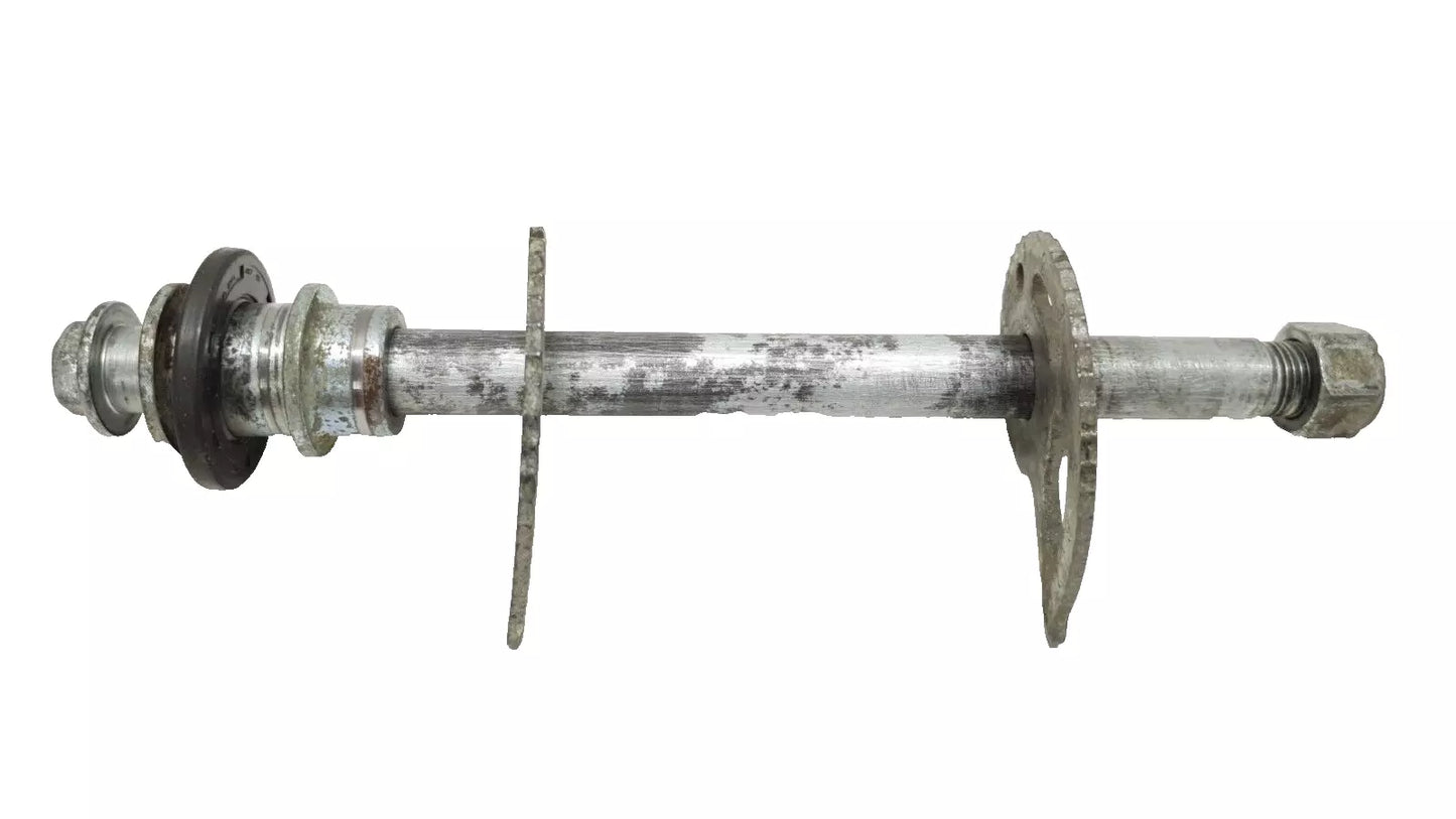 Axe de roue arrière Suzuki TSR 125 1990 Réf : 64711-03D00-000