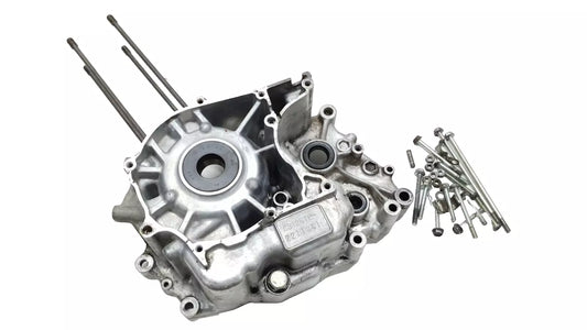Carter moteur central gauche Honda CB 125 Twin 1979 Réf : 11200-399-000