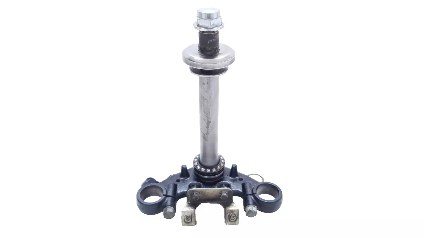 Té de fourche inférieur Yamaha YBR 125 2005 n°2 Réf : 5VL-F331X-00-00