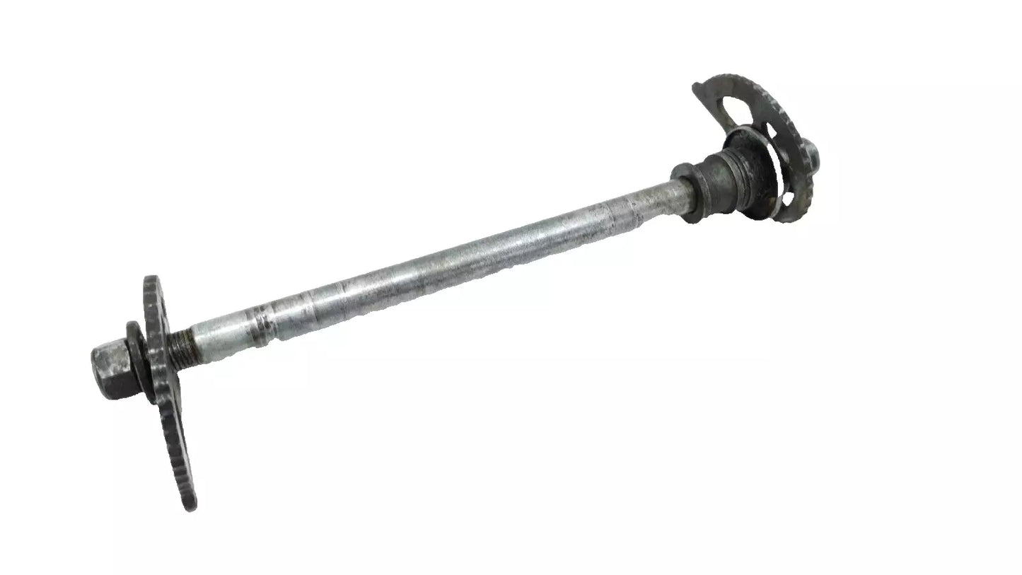 Axe de roue arrière & tendeurs Suzuki 125 DR 1985 Réf : 64711-44A11-000