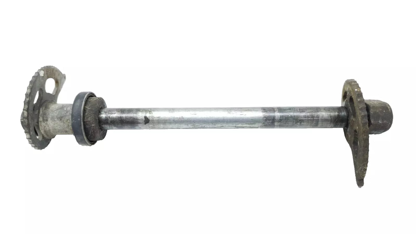 Axe de roue arrière Suzuki 600 DR 1989 Réf : 64711-44B10-000