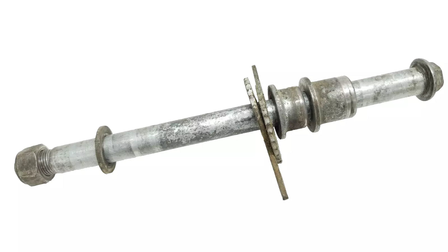 Axe de roue arrière Suzuki TSR 125 1991 Réf : 64711-03D00-000