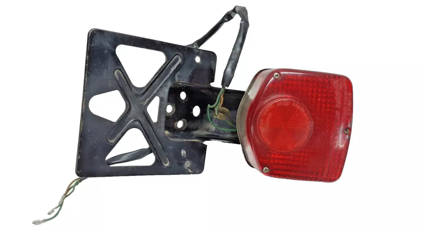 Feu arrière - Support de plaque Honda CM 125 T 1978-1981 n°3 Réf : 33701-126-721