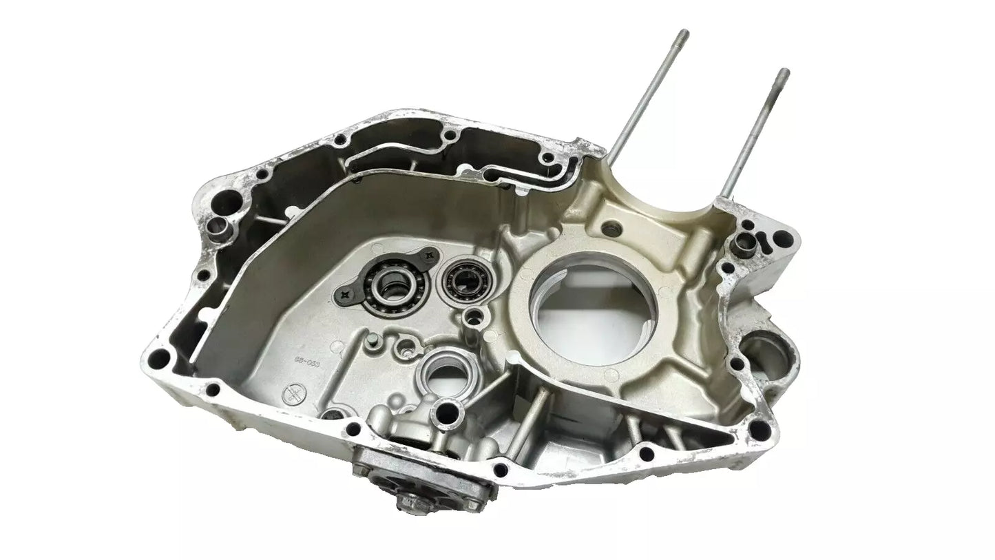 Carter moteur central gauche Suzuki GN125 1982-2001 Réf : 11300-05305-000