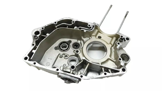 Carter moteur central gauche Suzuki GN125 1982-2001 Réf : 11300-05305-000
