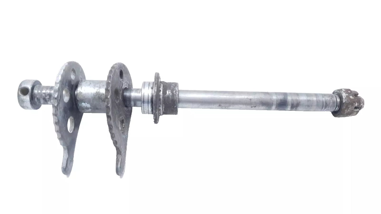 Axe de roue arrière Yamaha DT125LC 1983 n°2