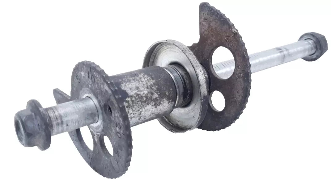 Axe de roue arrière Honda CLR 125 CityFly 2000 Réf 42301-KB9-960