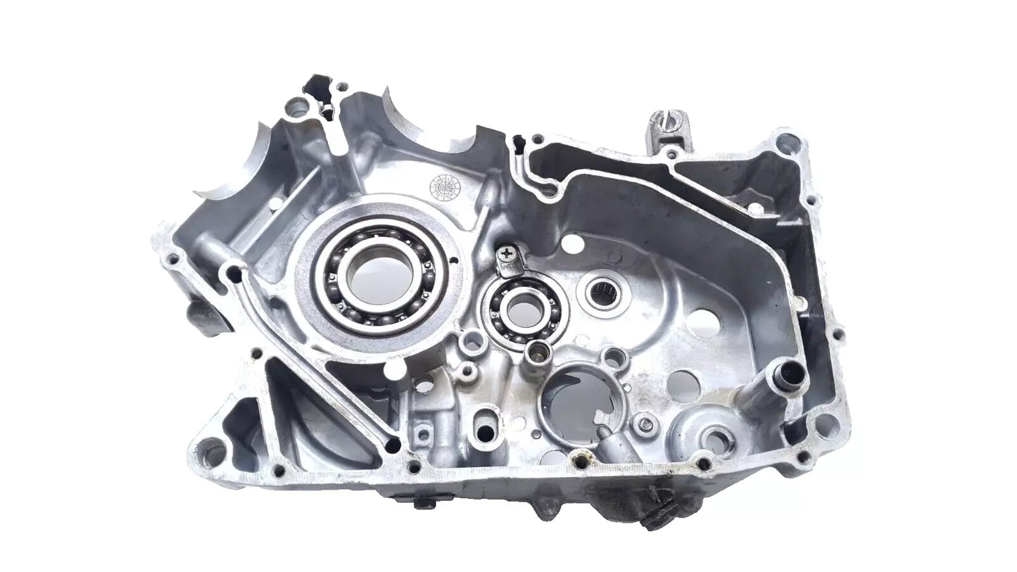 Carter moteur central droit Hyosung Comet GT 125 2003 n°2