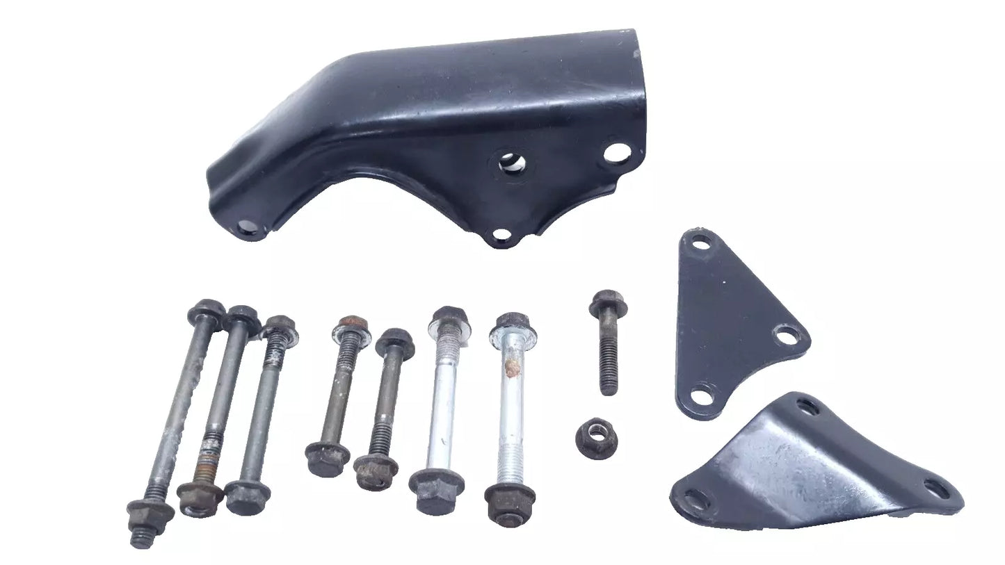 Supports moteur Yamaha YBR 125 2005 n°2 Réf : 5VL-F1316-00-00