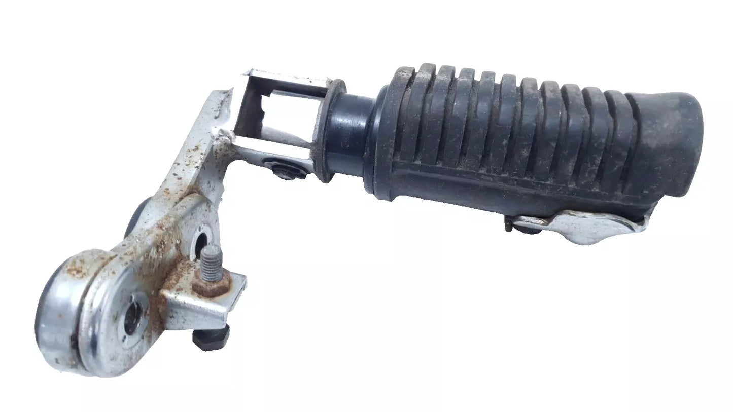 Repose-pied avant droit Honda CM 125 Custom 1986 n°2 Réf : 50630-KB4-000