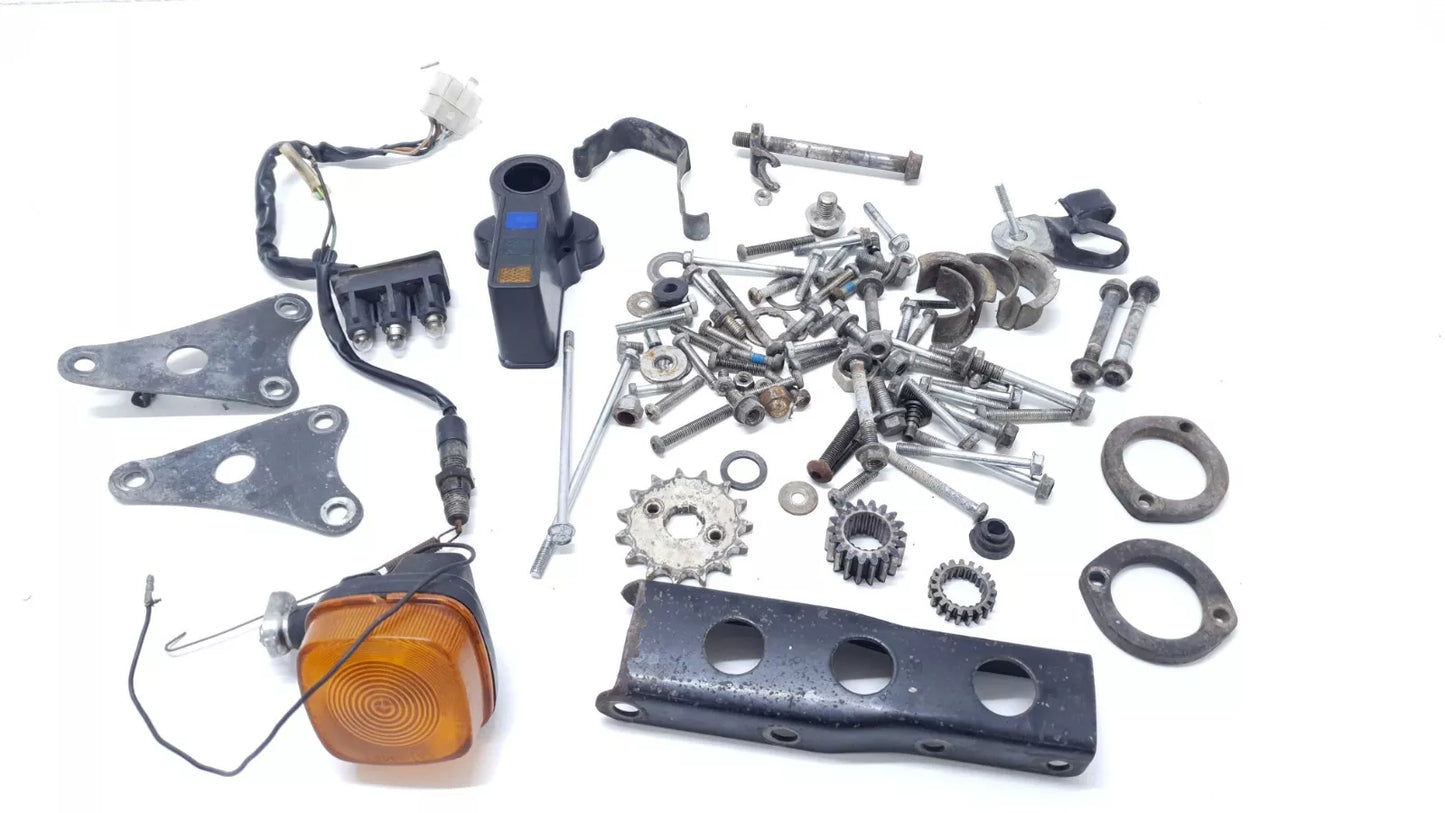 Kit visserie & diverses pièces Honda CB 125 T 1980 n°2