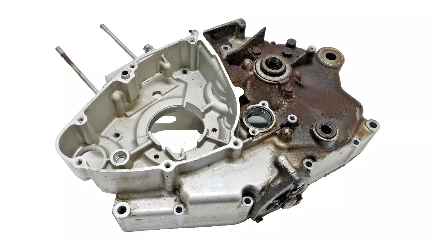 Carter moteur central gauche Suzuki TU-X 125 1999-2001 Réf : 11300-05305-000