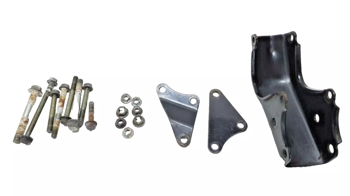 Supports moteur Yamaha YBR 125 2006 Réf : 5VLF13160100