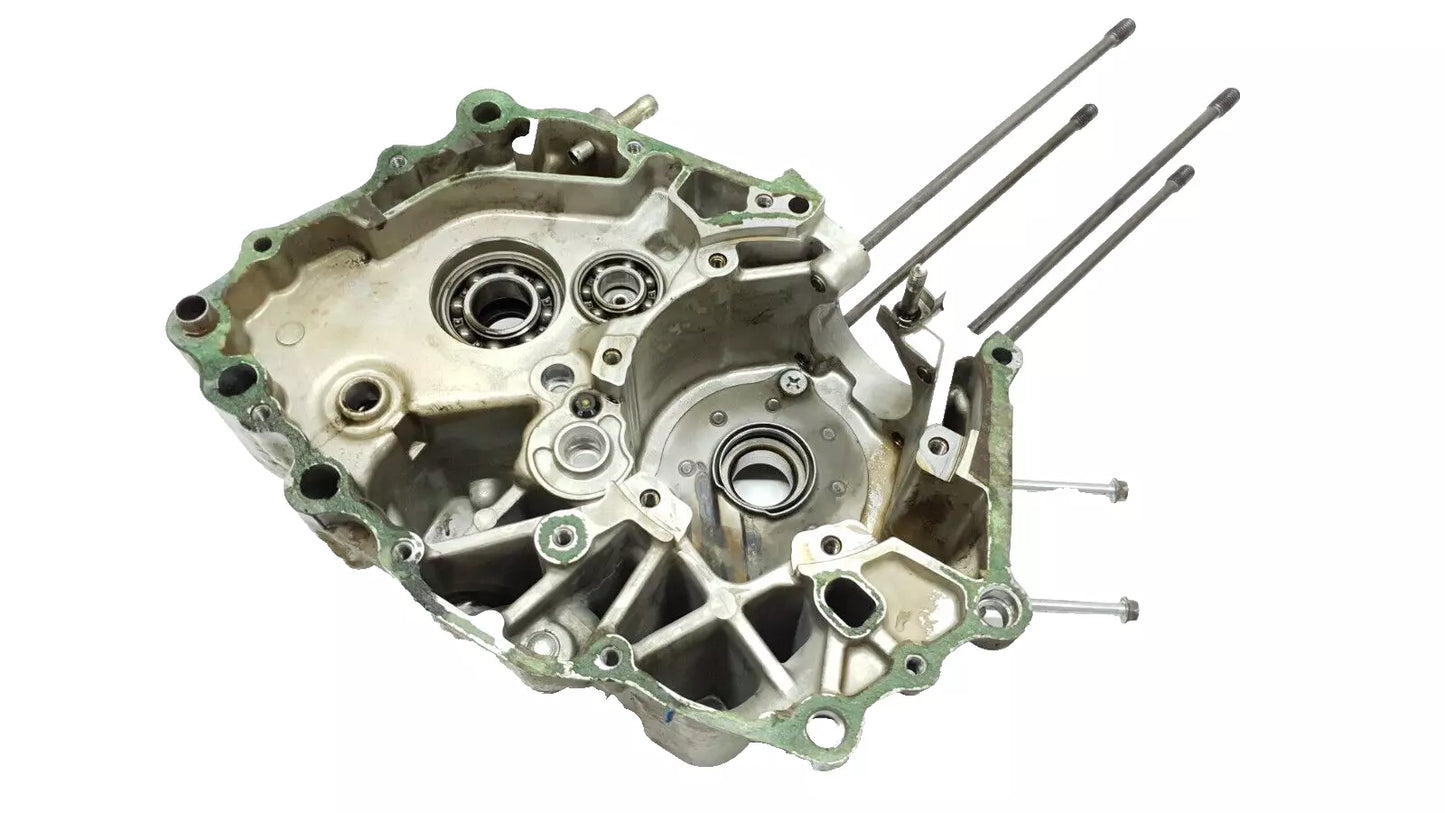 Carter moteur central gauche Honda CM 125 Custom 1985 Réf : 11200-KC2-000