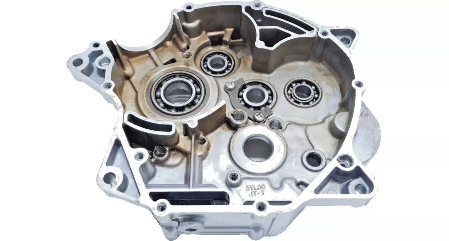 Carter moteur central droit Yamaha YBR 125 2006 n°3 Réf : 5VL-E5121-00-00