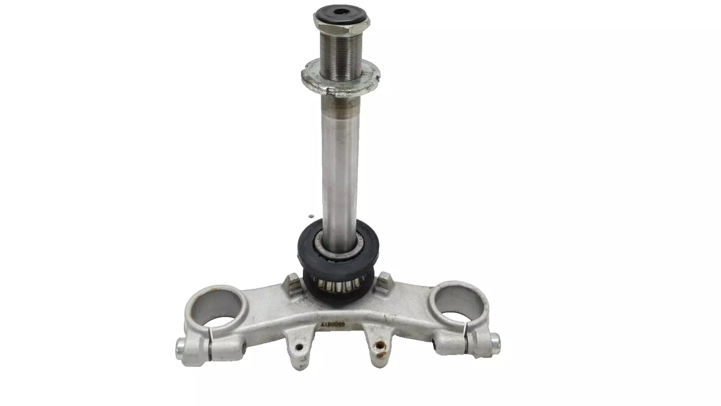 Té de fourche inférieur Yamaha XT125R 2005 Réf : 3D6-F2403-00-00