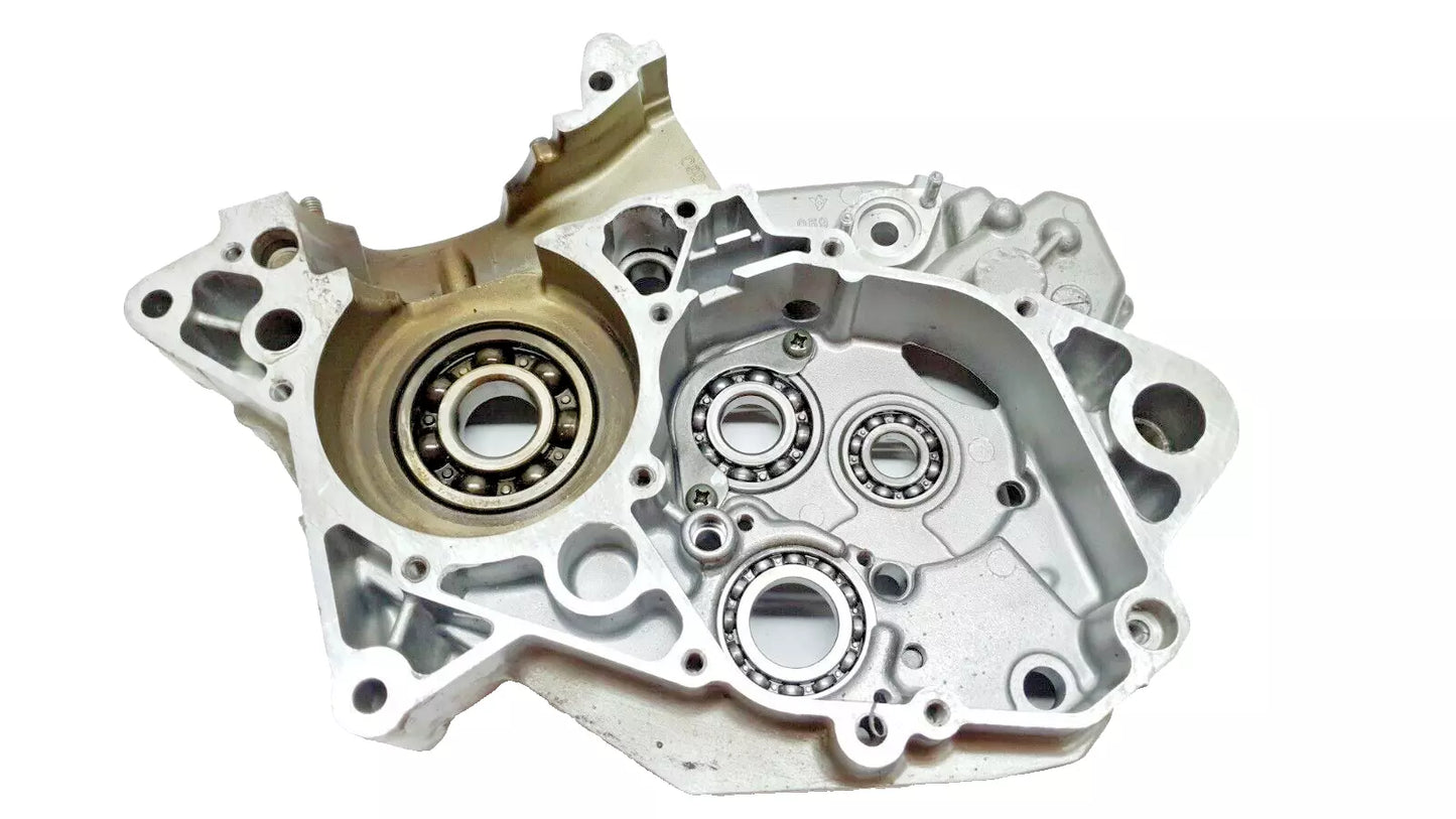Carter moteur central droit Suzuki TSR 125 1994 Réf : 11300-03D00-000