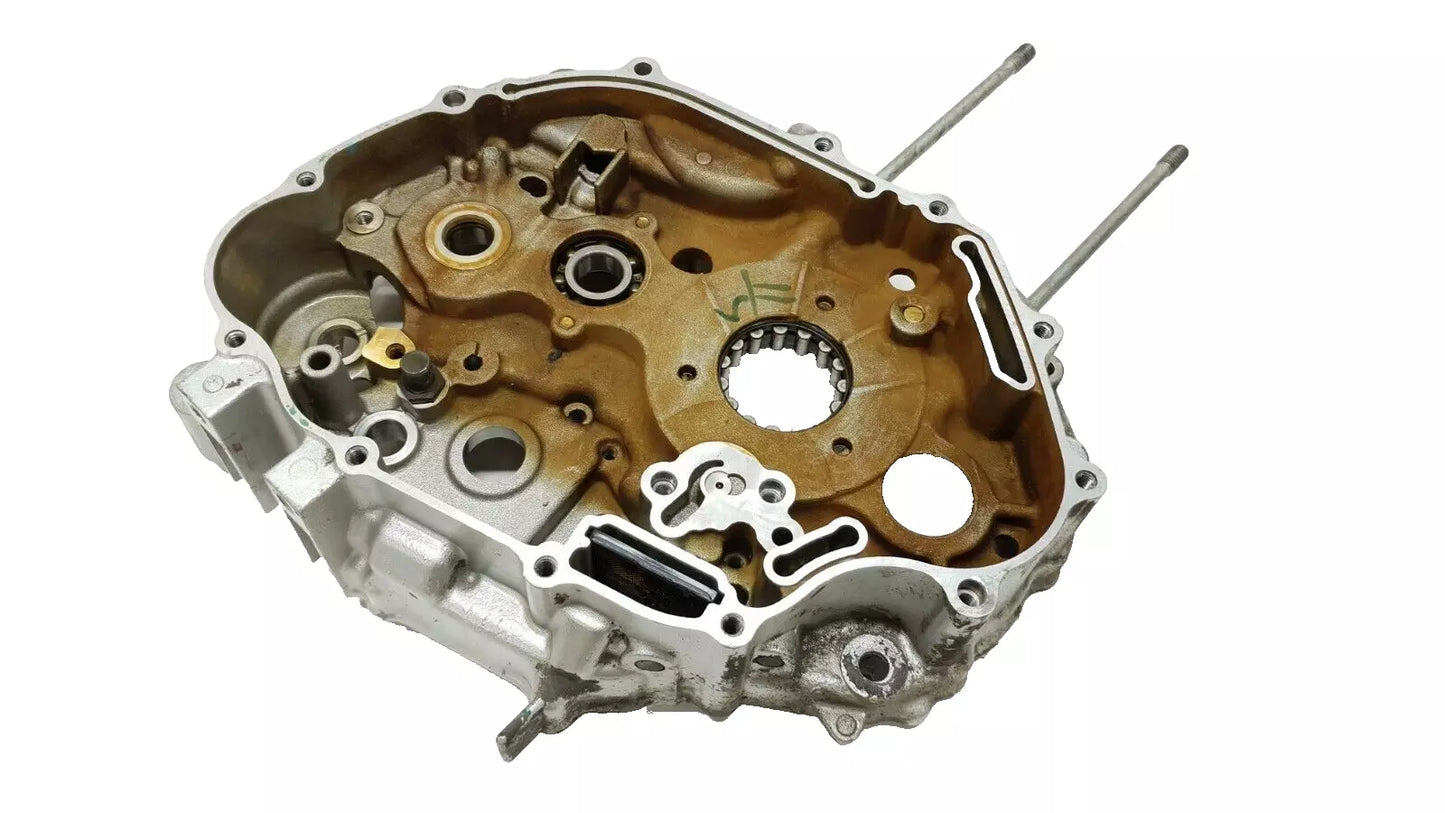 Carter moteur central droit Honda CBF 125 2012 Réf : 11100-KWF-920