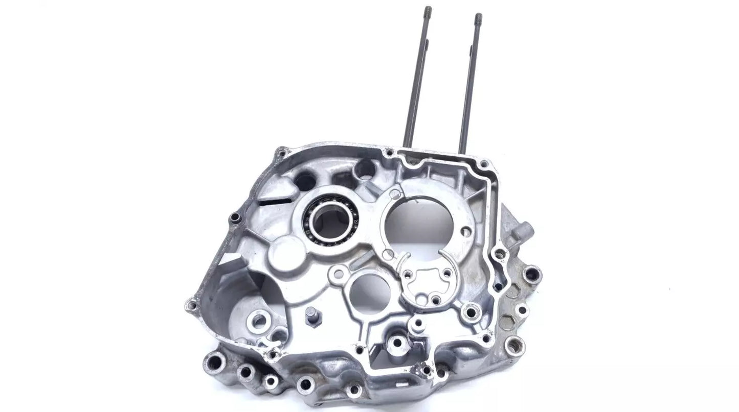 Carter moteur central droit Honda CB 125 T 1980 n°2 Réf : 11100-399-000