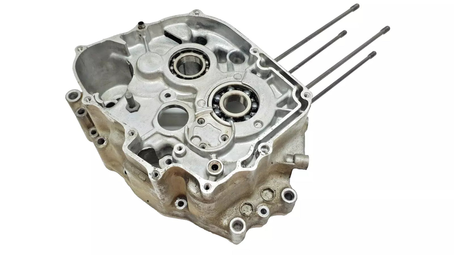 Carter moteur central droit Honda CM 125 T 1978-1981 n°3 Réf : 11100-399-000