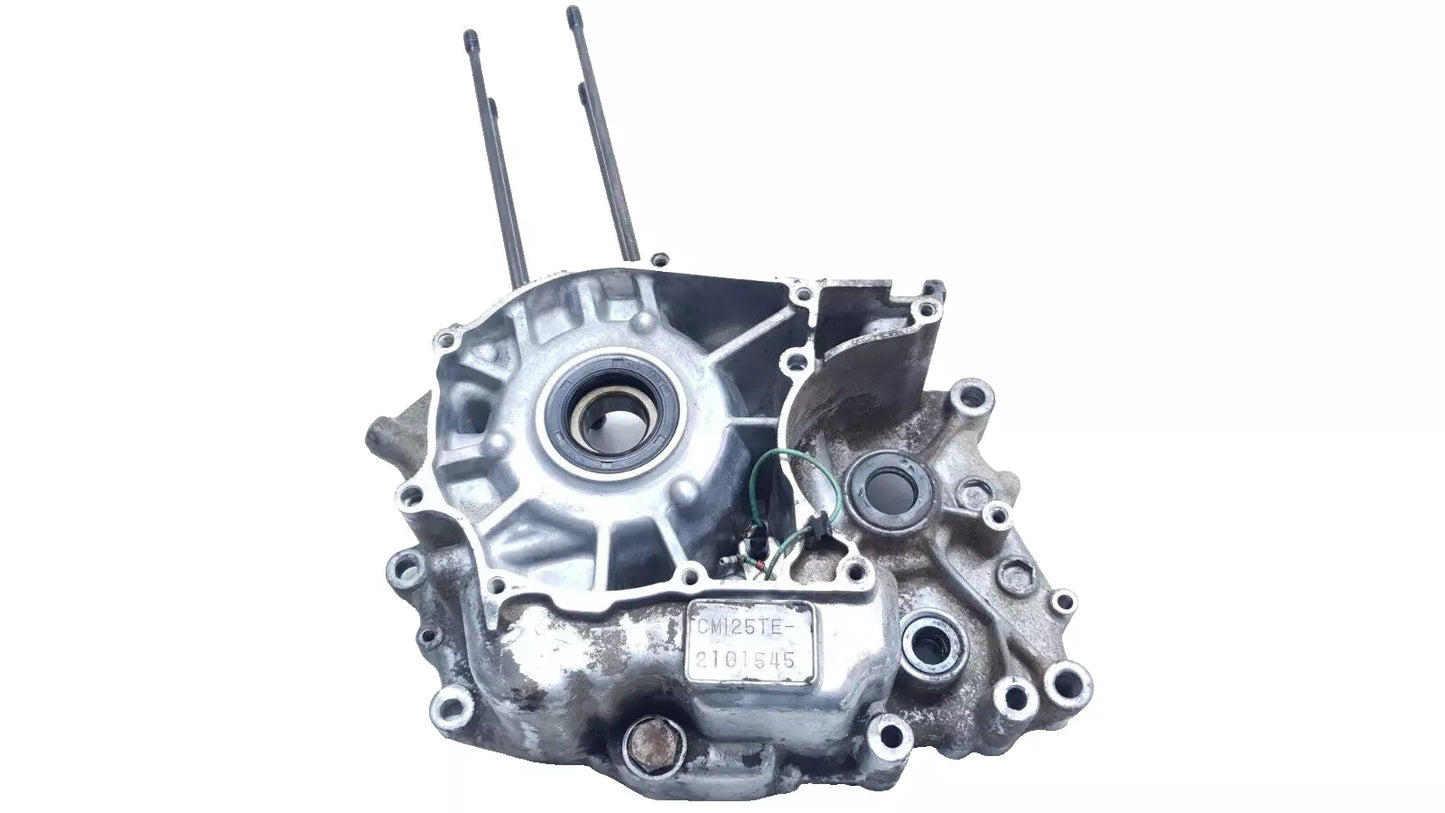 Carter moteur central gauche Honda CM 125 T 1981 Réf : 11200-399-000
