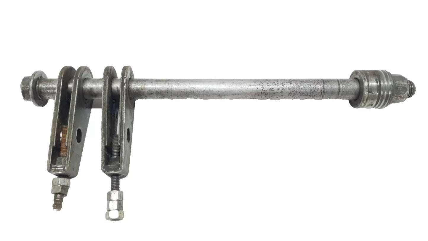 Axe de roue arrière Honda CM 125 T 1978-1981 n°3 Réf : 42301-304-972