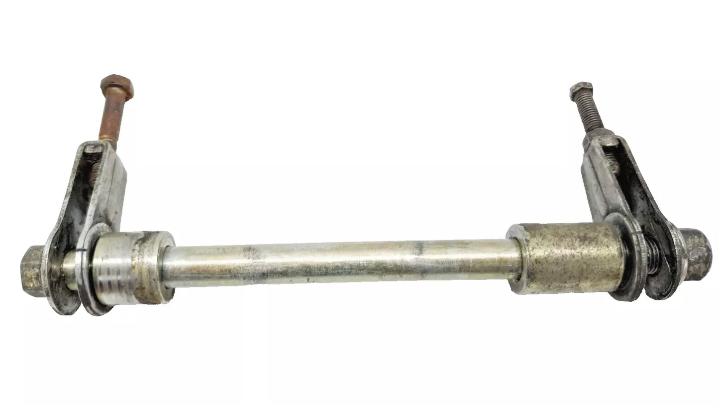 Axe de roue arrière Yamaha YBR 125 2006 Réf : 5VLF53810100