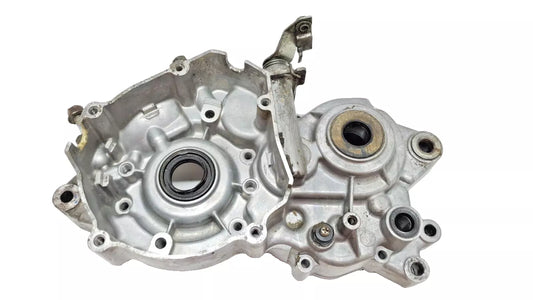 Carter moteur central gauche Yamaha DT125LC 1987 n°9 Réf : 10V-15111-01-00