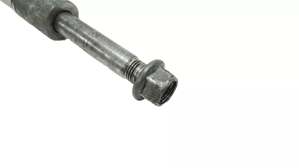 Axe de roue arrière Honda CM 125 Custom 1985 Réf : 42301-KC1-730