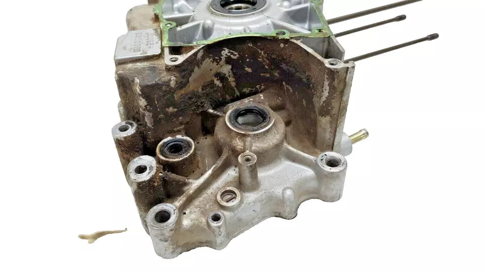 Carter moteur central G Honda CM 125 Custom 1992 Réf : 11200-KC2-770
