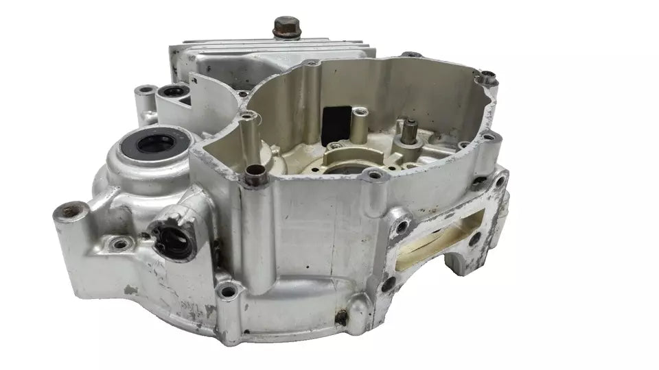 Carter moteur central gauche 1/2 Yamaha XT125R 2005 Réf : 5HH-E5150-01-00