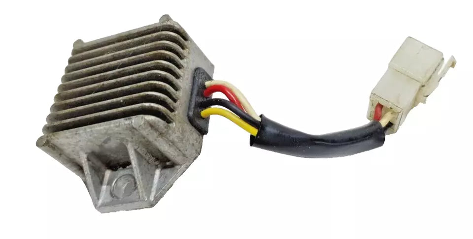 Régulateur de tension Yamaha DT125LC 1987 n°4 Réf : 3BN819600100