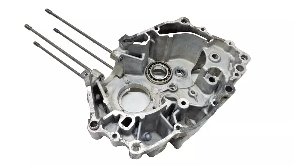 Carter moteur central droit Honda CM 125 T 1978-1981 N°2 Réf : 11100-399-000