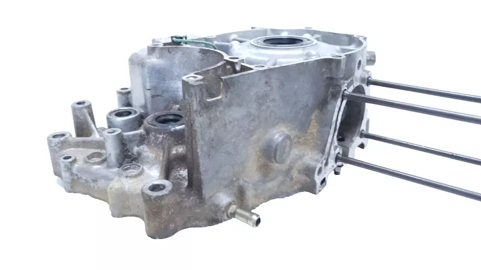 Carter moteur central gauche Honda CM 125 T 1981 Réf : 11200-399-000