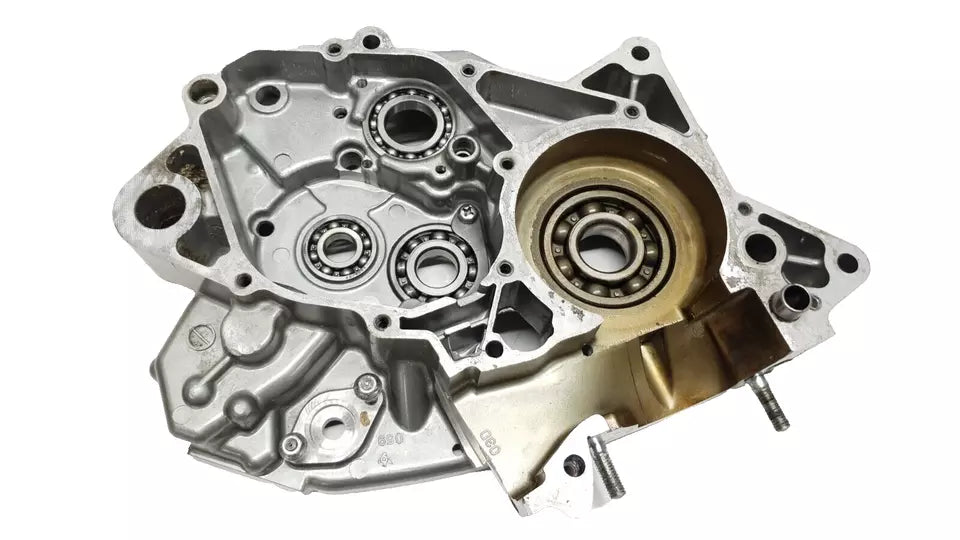 Carter moteur central droit Suzuki TSR 125 1990 Réf : 11300-03D00-000
