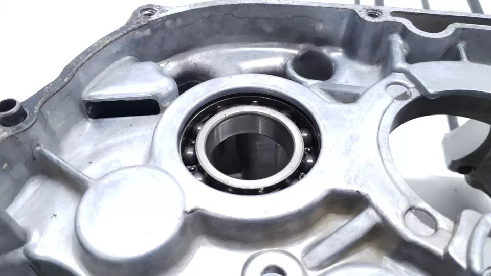 Carter moteur central droit Honda CB 125 T 1980 n°2 Réf : 11100-399-000