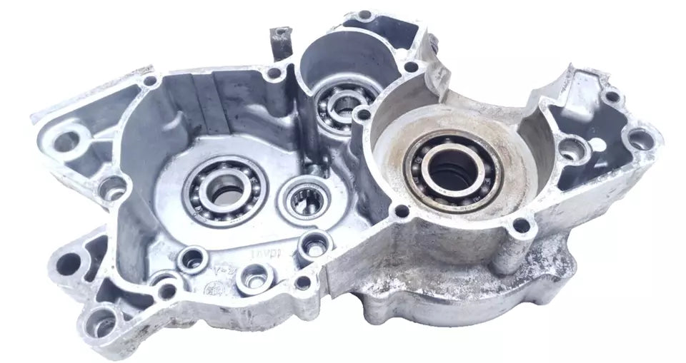 Carter moteur central gauche Yamaha DT125LC 1987 n°18 Réf : 10V-15111-01-00