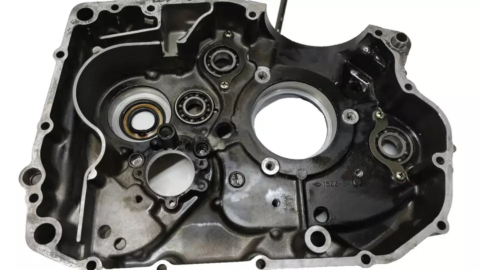 Carter central gauche Suzuki 600 DR 1985-1989 Réf : 11300-14A05-000