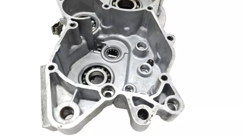 Carter moteur central gauche Yamaha DT125LC 1987 n°3 Réf : 10V-15111-01-00