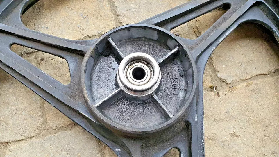 Roue arrière Yamaha YBR 125 2005 Réf : 4GU-F5338-10-33