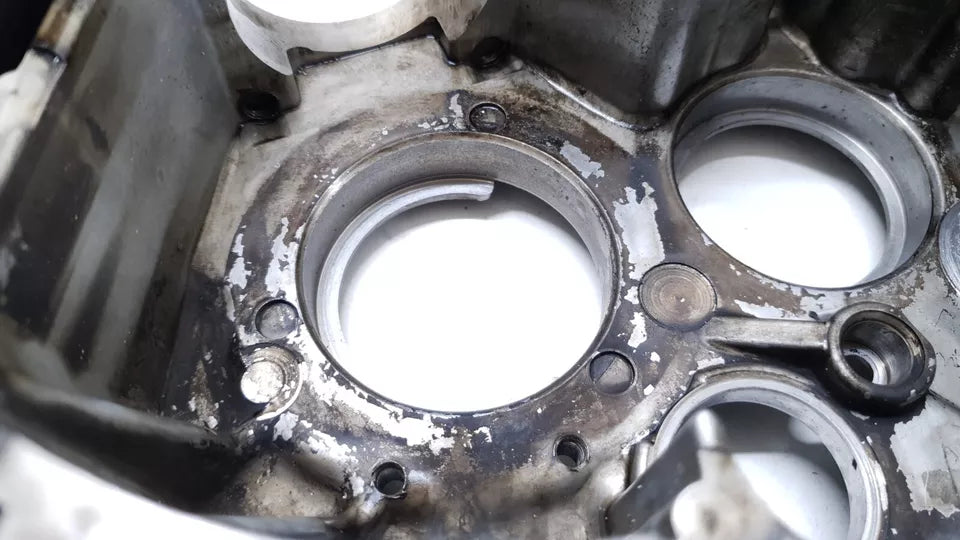 Carter moteur central droit Honda CB 125 T 1981 Réf : 11100-399-000