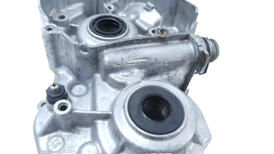 Carter moteur central gauche Yamaha DT125LC 1987 n°21 Réf : 10V-15111-01-00